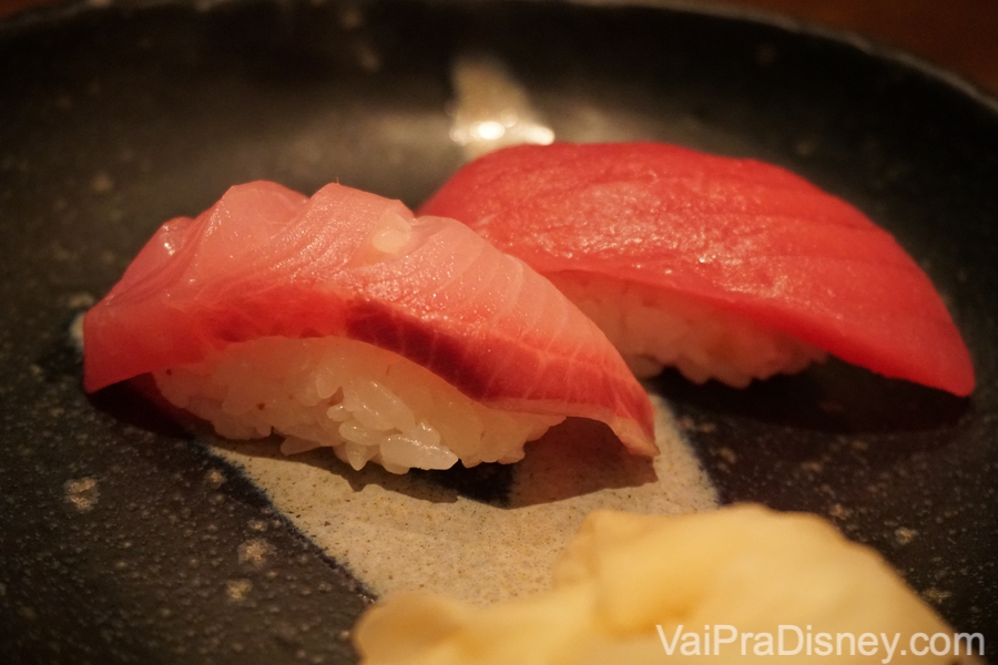 Dupla de sushi de yellowtail e atum 