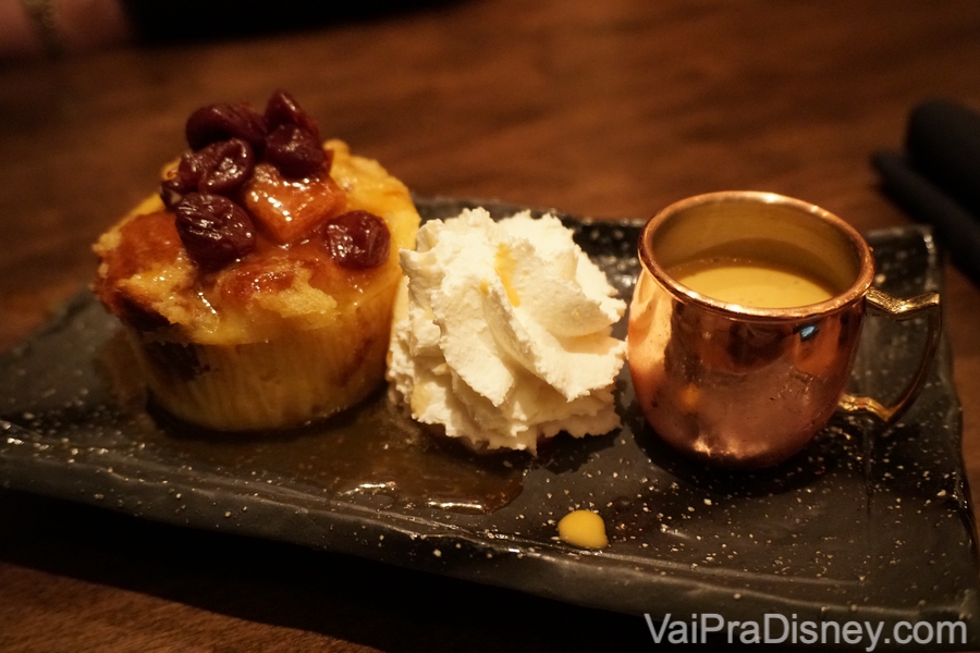 Bread Pudding de Chá Tailandês de sobremesa no Seito Sushi 