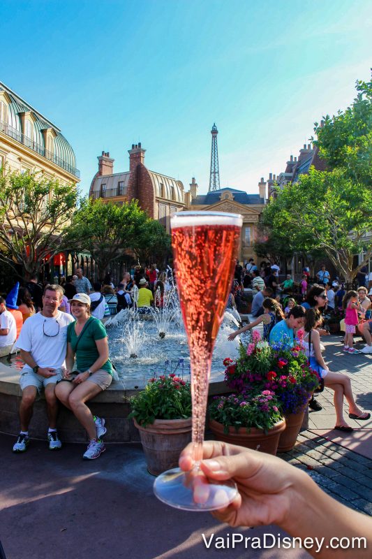 Os fãs de bons drinks vão gostar do Drinking Around the World