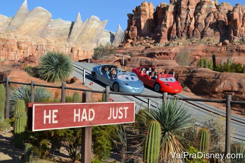 Foto da atração de Carros na Disney California, na área temática do filme que só está presente lá 