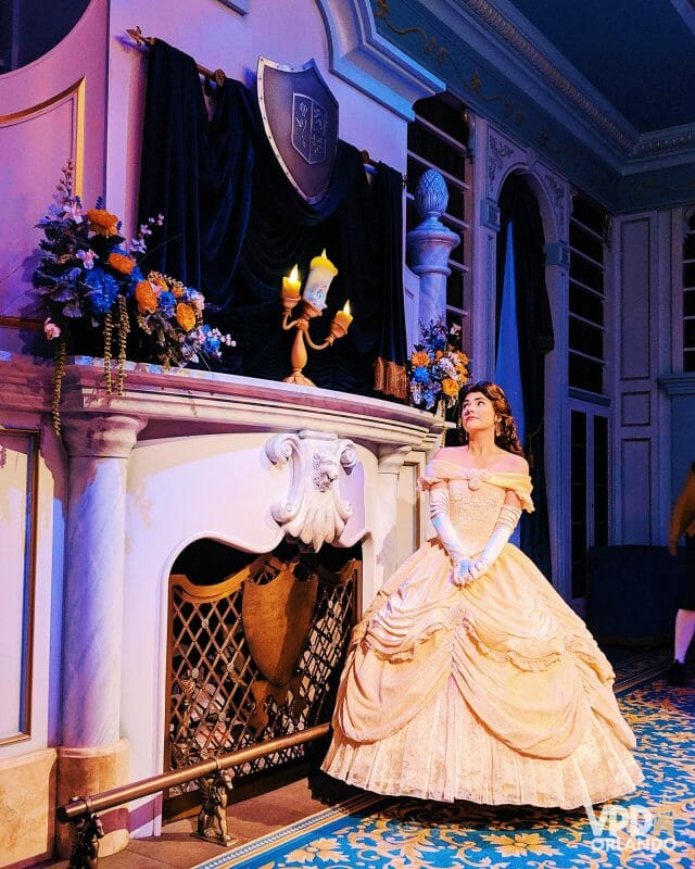 Onde encontrar personagens - Bela dentro da sua própria atração Enchanted Tales with Belle, que fica na Fantasyland, no Magic Kingdom