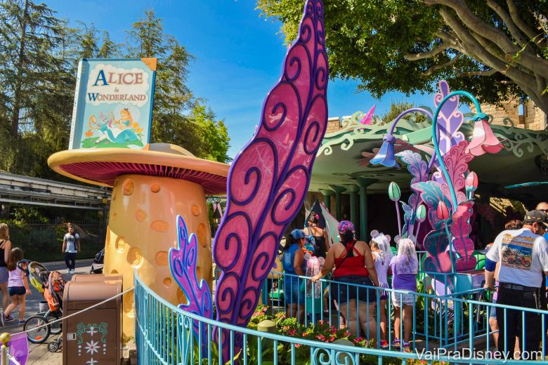 Disneyland California - Essas atrações da Fantasyland são, em sua maioria, passeios pelas histórias dos filmes clássicos da Disney!