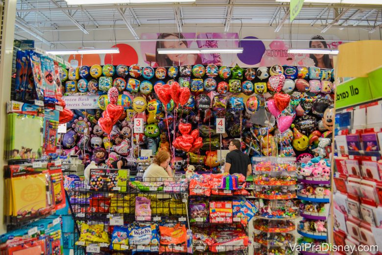 Foto da seção variada de balões da Party City 