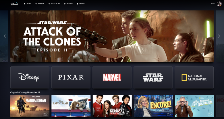 Imagem da tela de início do Disney+, mostrando algumas opções de filmes e séries do streaming. 
