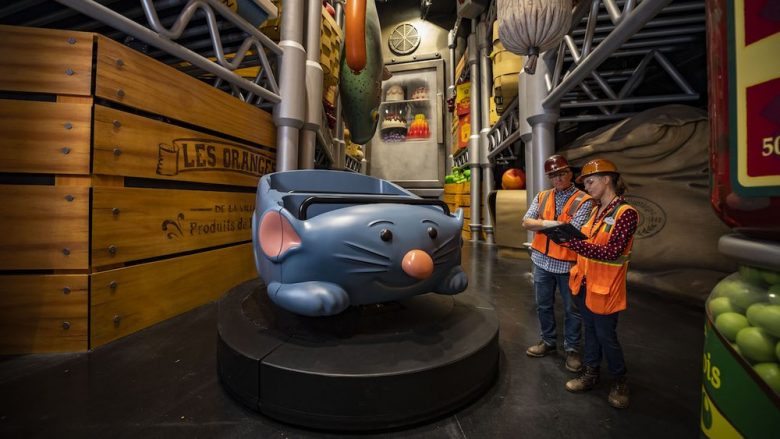 Prévia do carrinho da nova atração de Ratatouille. Foto: Disney. O carrinho tem a forma do ratinho Rémy. A inauguração das novas atrações foi adiada enquanto não sabemos como será a reabertura dos parques. 