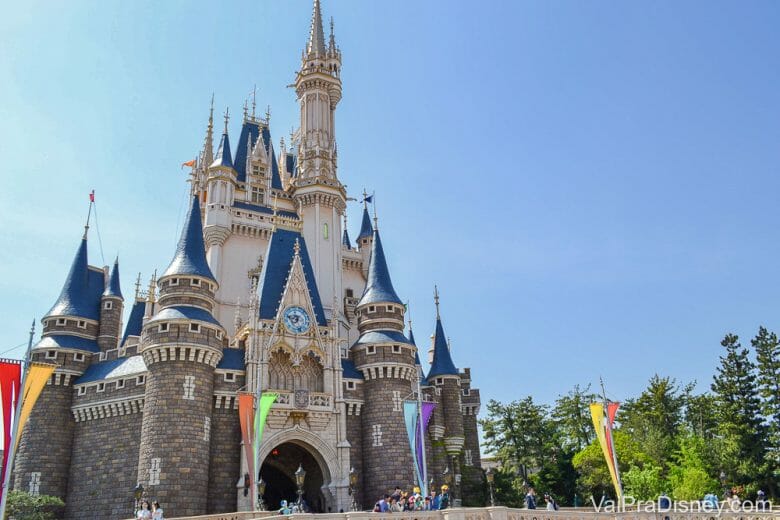 Foto do castelo da Cinderela. Os parques da Disney na Ásia foram os primeiros a fechar durante a pandemia do coronavírus. 