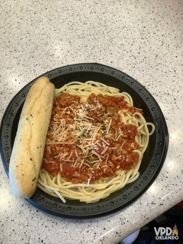 Foto da comida da Carol, que escreveu ao Viagem do Leitor, na Universal, um spaghetti à bolonhesa com carne do futuro 