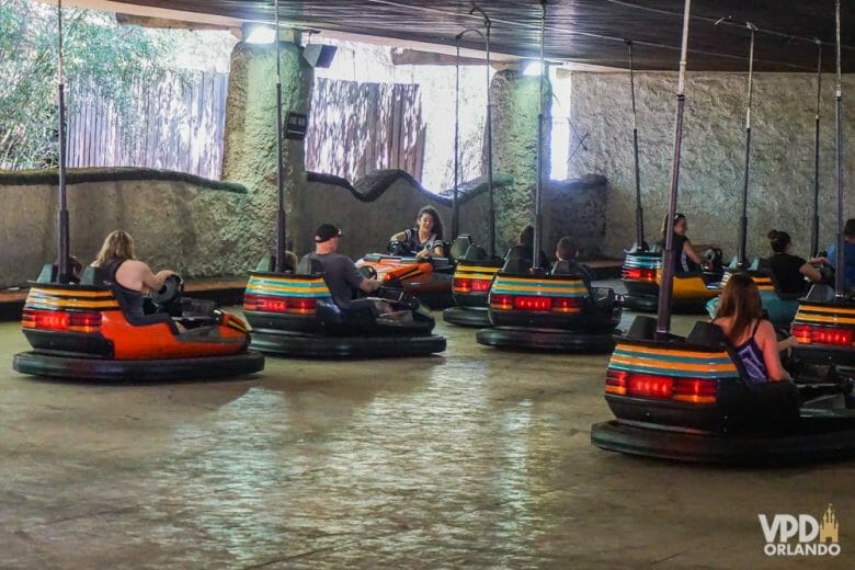 Foto dos carrinhos de bate-bate no Busch Gardens.