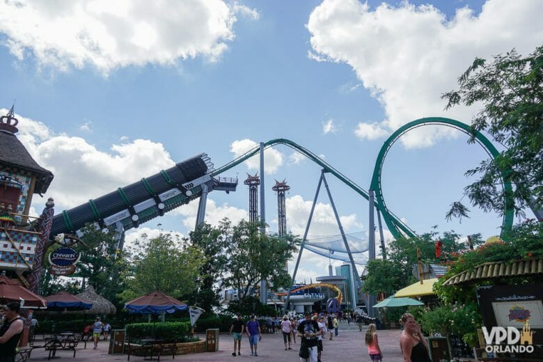 A montanha russa do Hulk dá mais medo olhando de fora! Foto da montanha-russa The Incredible Hulk Coaster, no Islands of Adventure 