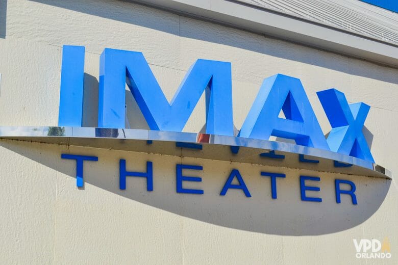 IMAX: cinema gigante no Kennedy Space Center. Foto da placa na entrada do IMAX Theater no Kennedy Space Center 