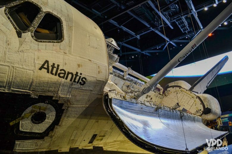 Atlantis, visto nessa posição somente pelos astronautas no espaço. Foto da réplica do ônibus espacial Atlantis no Kennedy Space Center 