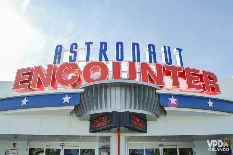 Encontrando e conversando com astronautas de verdade. Foto da entrada do Astronaut Encounter, encontro com astronautas veteranos da NASA 