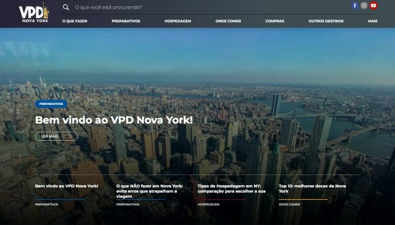 Foto da tela do site VPD Nova York, com uma imagem dos prédios da cidade ao fundo e o texto em letras brancas