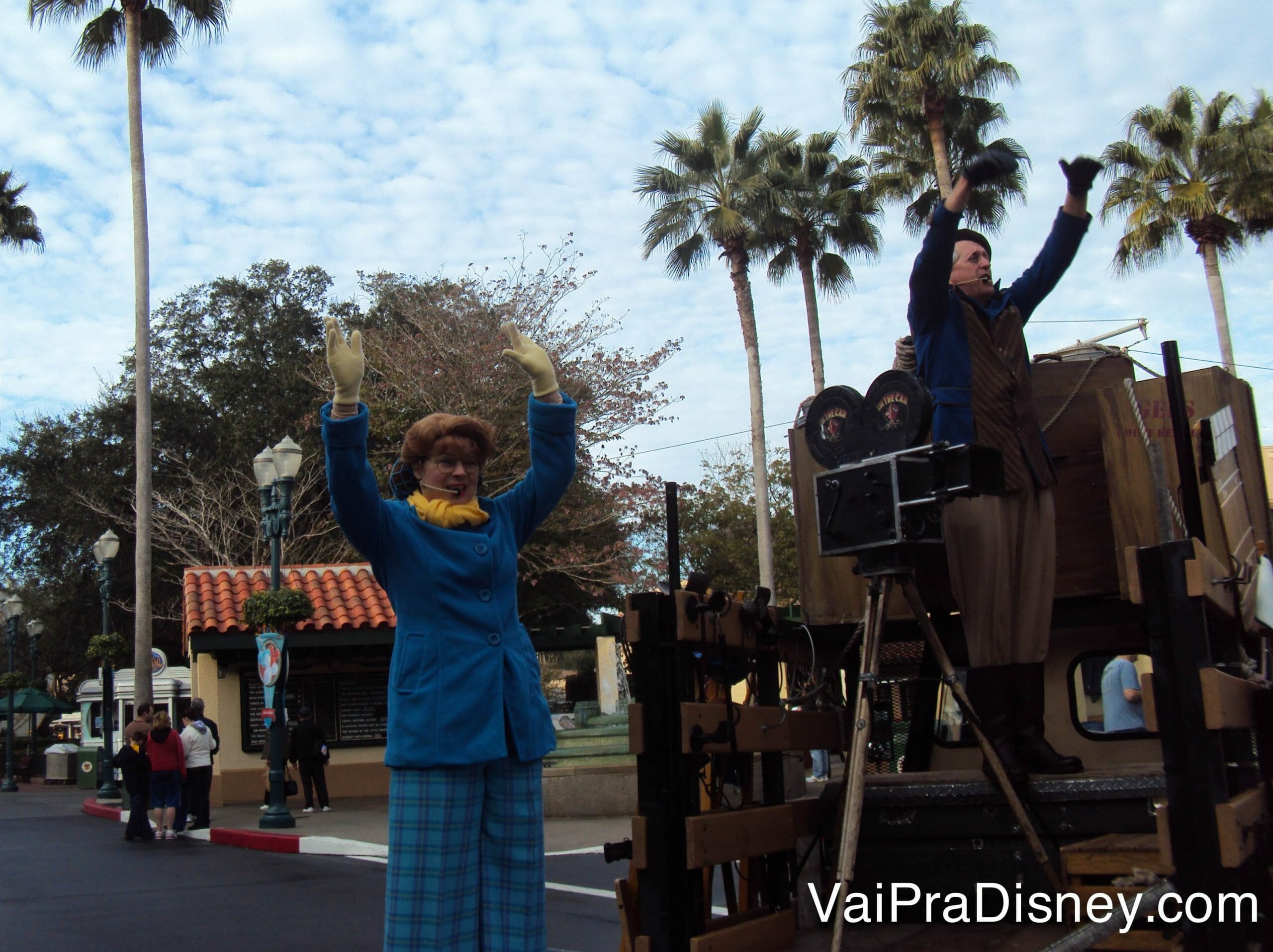 Foto dos Citizens of Hollywood, um dos shows da Disney de rua