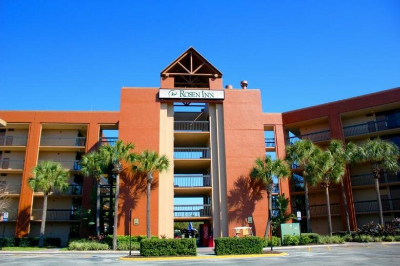 Fachada do Rosen Inn Lake Buena Vista, antigamente conhecido como Clarion Inn.