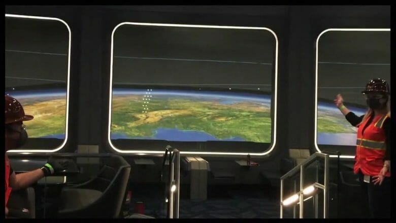 Imagem: Disney Imagem de como será o interior do Space 220, imitando uma nave espacial com a Terra vista pelas janelas