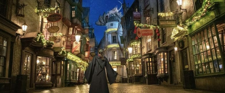 Imagem da decoração de Natal de Harry Potter no Beco Diagonal, na Universal Studios