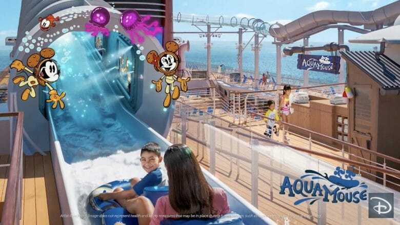 AquaMouse, o novo toboágua do navio, com crianças em uma boia e o navio mais ao fundo 