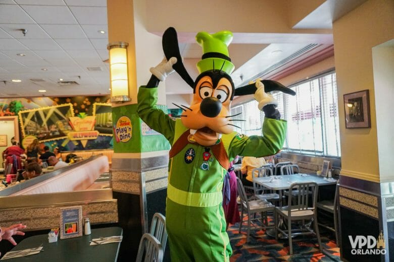 Restaurantes com personagens na Disney