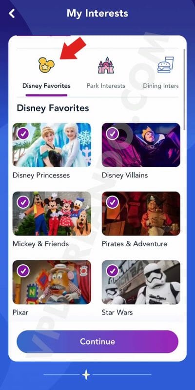 Imagem da tela do aplicativo da Disney com uma seta apontando para a opção de selecionar interesses em personagens, com opções de princesas, star wars, mickey, pixar e vilões.