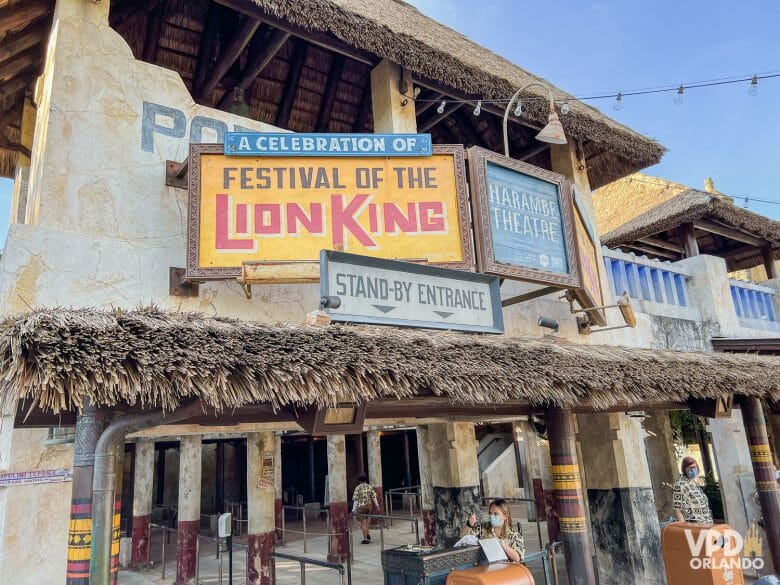 Imagem da entrada do Festival of the Lion King no Animal Kingdom.