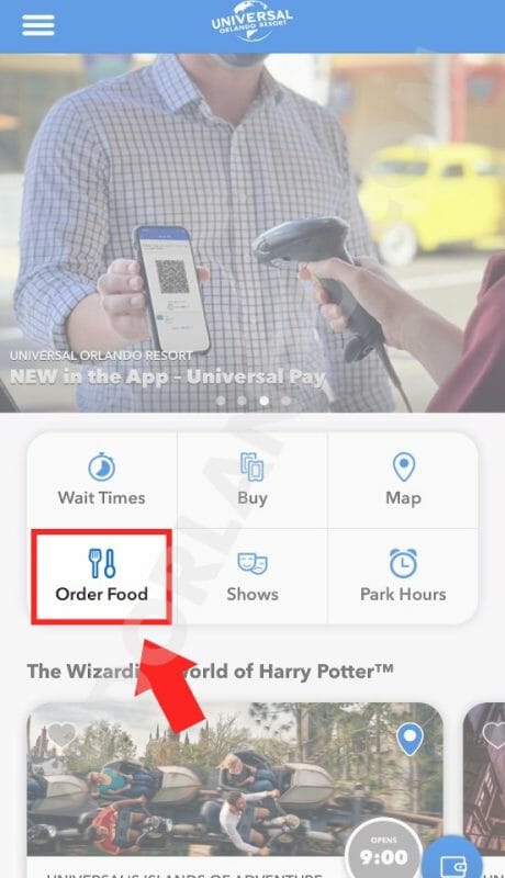 Print da tela do app da Universal com uma seta vermelha apontando para a opção Order Food.
