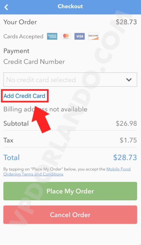 Print da tela do app da Universal com uma seta vermelha apontando para a opção Add Credit Card.