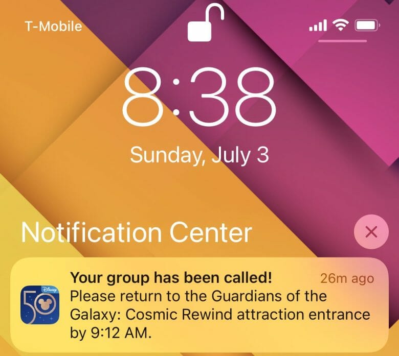 Print da tela do celular com uma notificação do app da Disney avisando que é hora de ir até a atração de Guardiões da Galáxia.