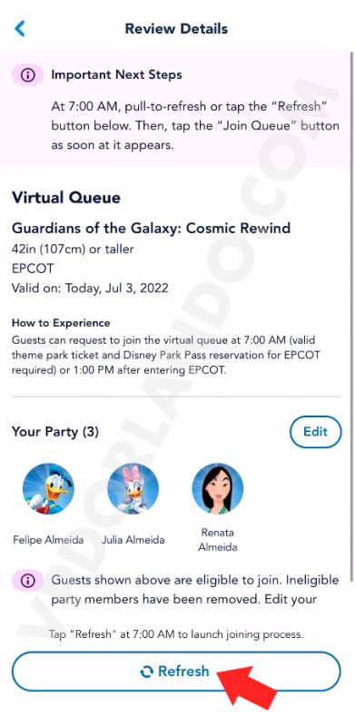 Print da tela do app da Disney com seta vermelha apontando para o botão refresh, na tela para entrar na fila virtual.