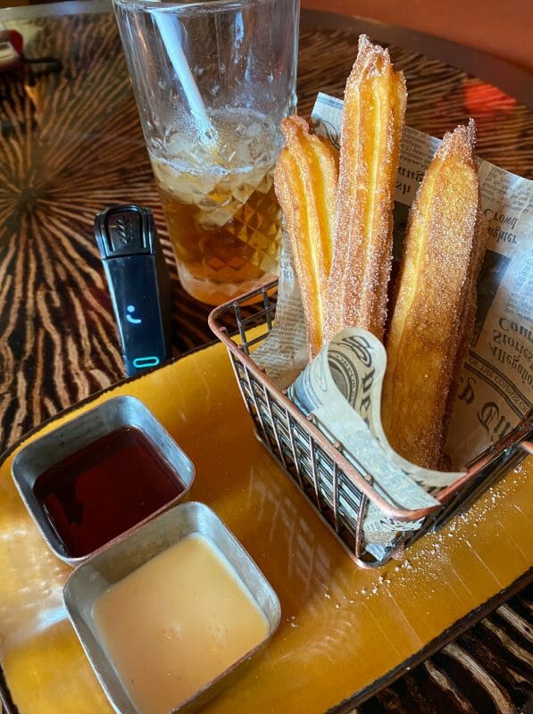 Churros sem glúten no Nomad Lounge, do Animal Kingdom. Uma das muitas alternativas pra quem tem restrições alimentares.