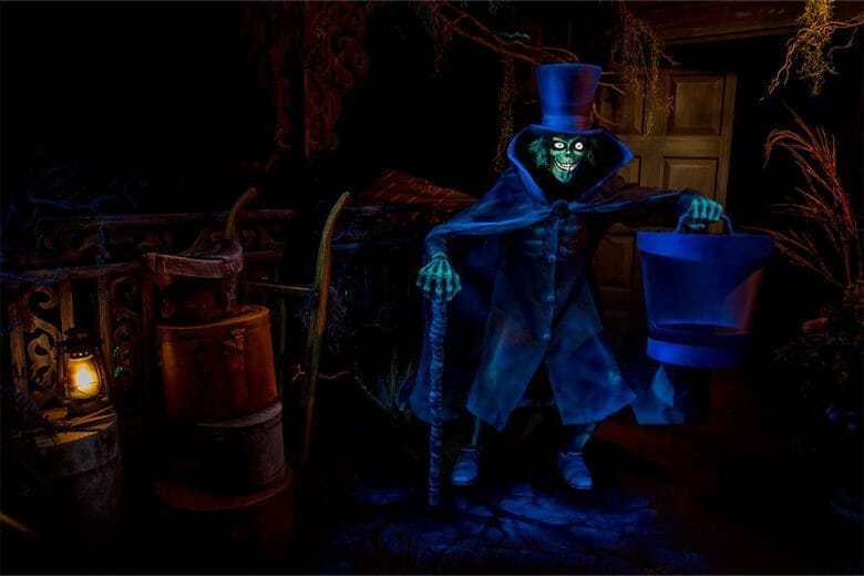 Foto do Hatbox Ghost, um dos fantasmas da Haunted Mansion.