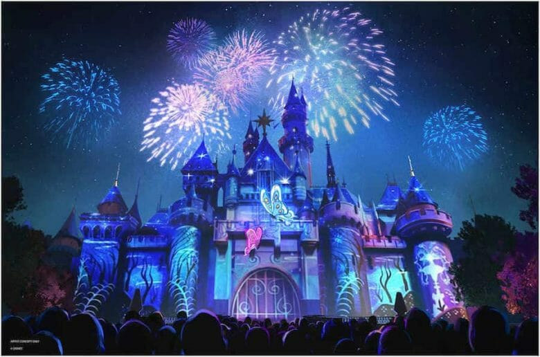 Foto do castelo da Disneyland Califórnia iluminado em tons de azul com fogos. Foi anunciado um novo show pra esse parque na D23 Expo 2022.