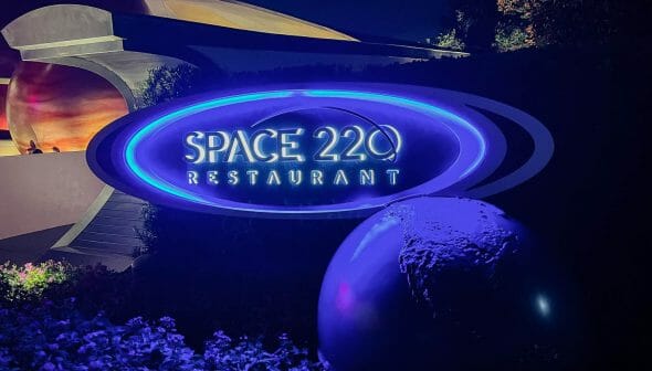 Space 220: restaurante espacial no Epcot