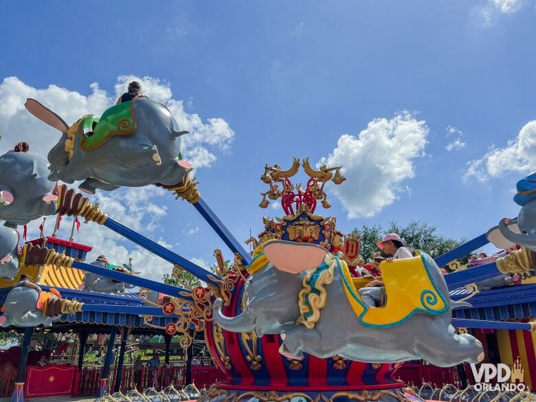 Foto da atração do Dumbo no Magic Kingdom