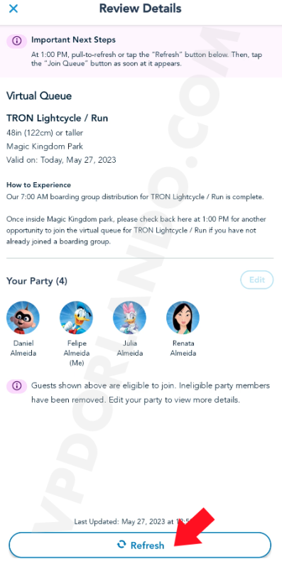 foto do app da disney apontando para o botão de refresh na hora de entrar na fila virtual