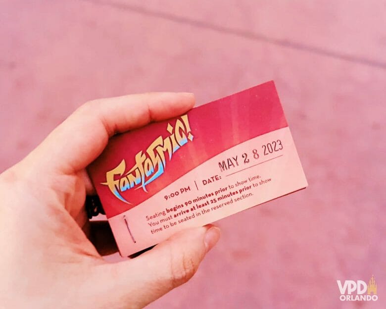 Foto do voucher do Fantasmic Dinner Package, com data e horário, que dá acesso ao Hollywood & Vine