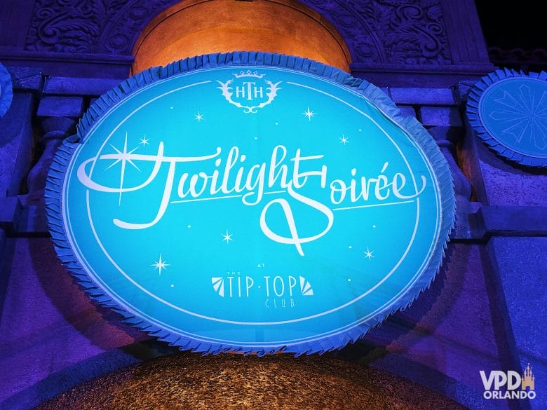 foto da placa do twilight soirée at the tip top club