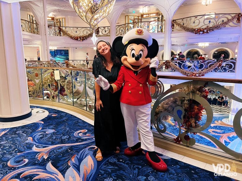 Rê e Minnie à bordo do Disney Wish.