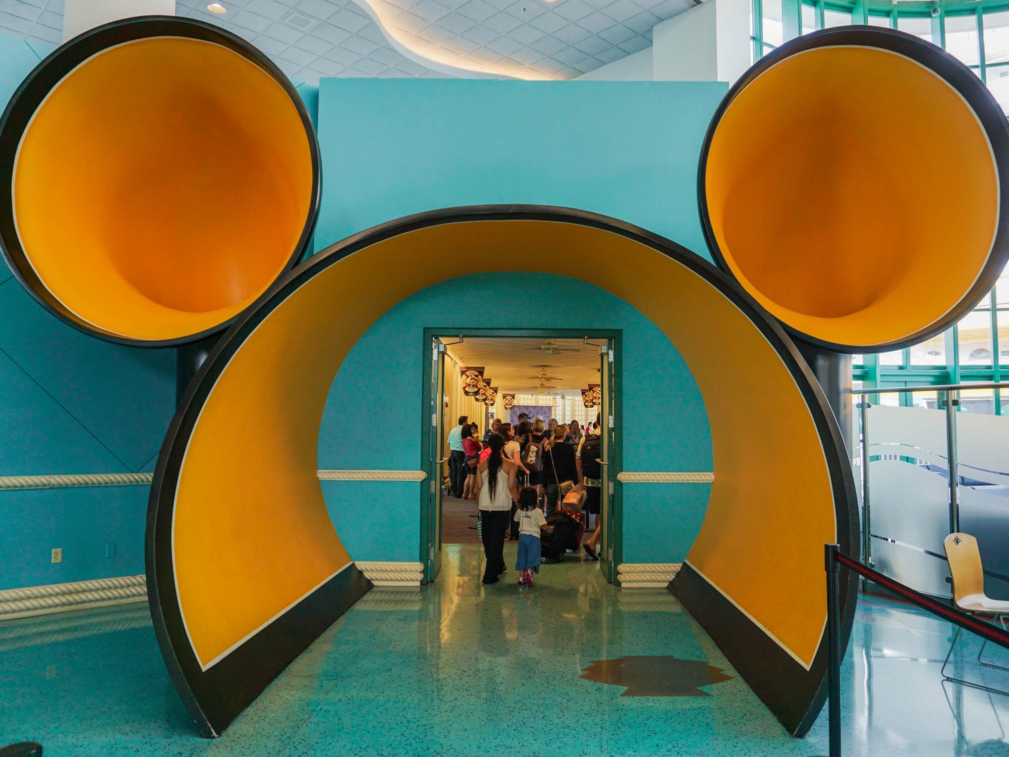 porta de embarque nos cruzeiros da Disney em Porto Canaveral