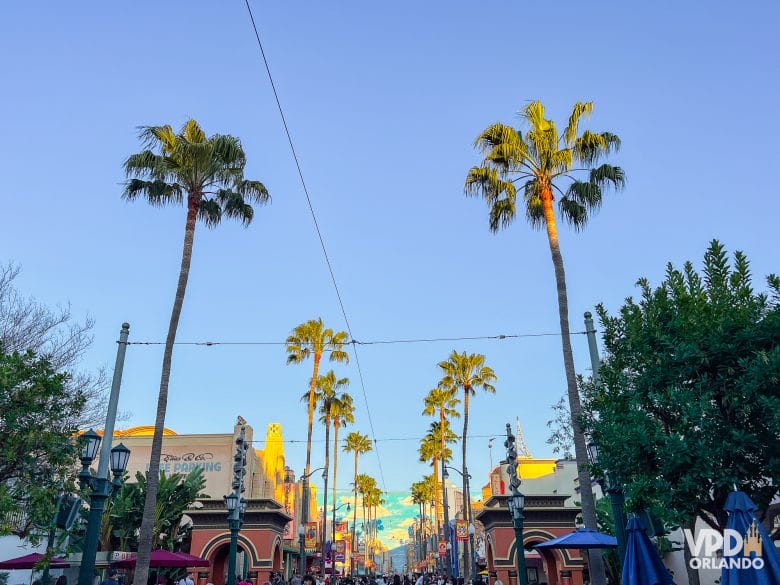 rua de entrada do disney california adventure