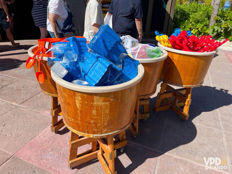 brinquedos de areia à venda em loja da ilha da Disney