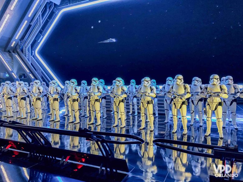 Os Stormtroopers na atração Rise of the Resistance