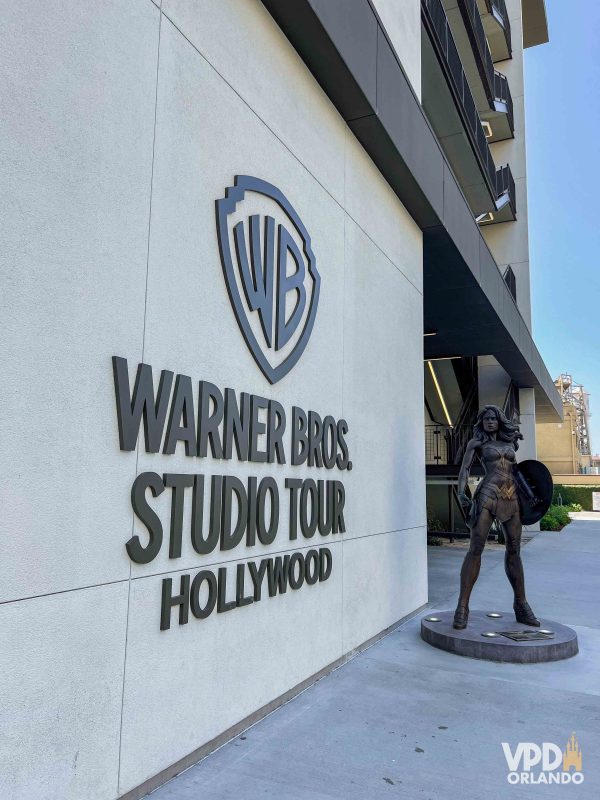 Entrada principal do Tour da Warner