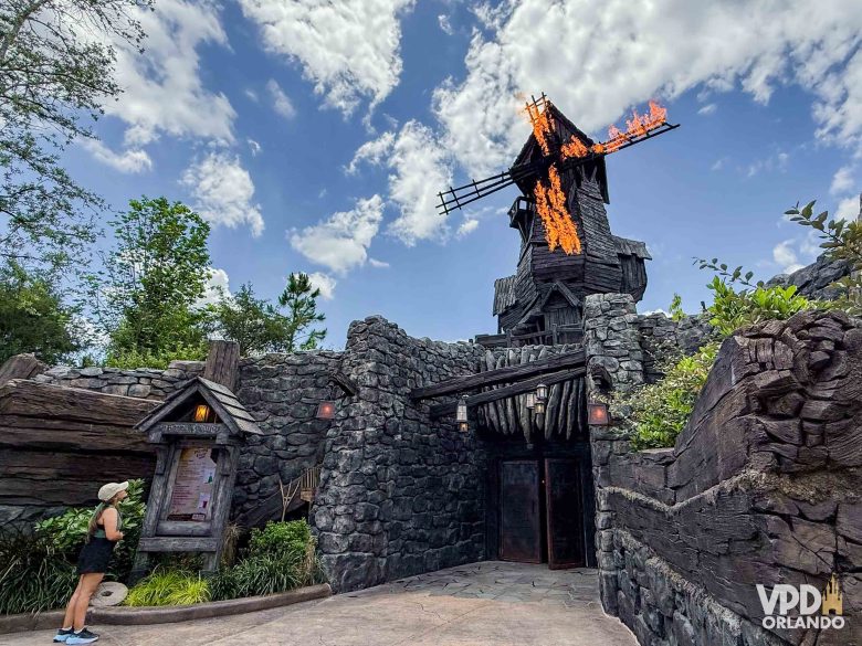 Parte externa do restaurante The Burning Blade Tavern