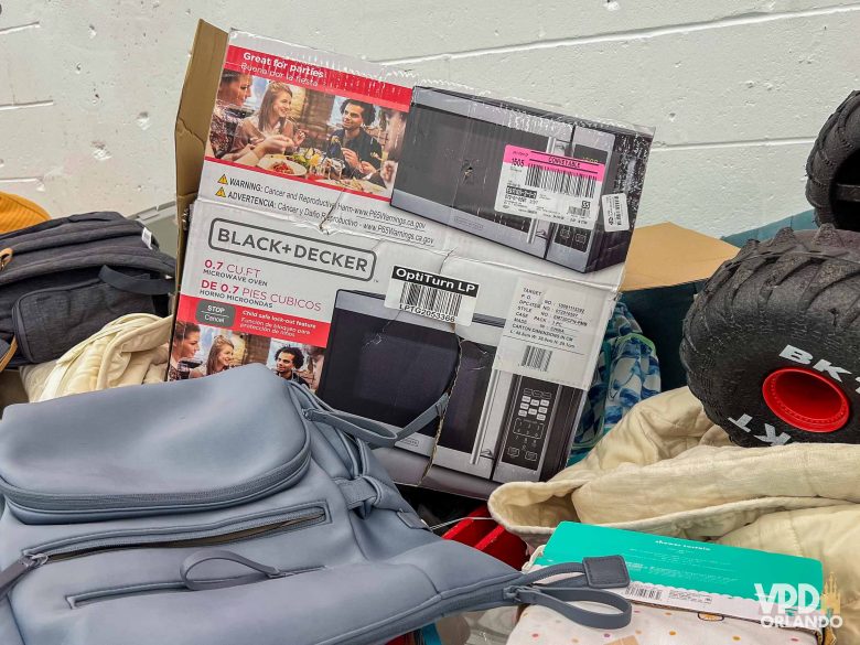 Micro-ondas à venda na Crazy Hot Buys em Orlando