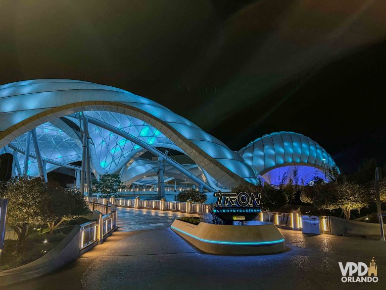 entrada da Tron no Magic Kingdom