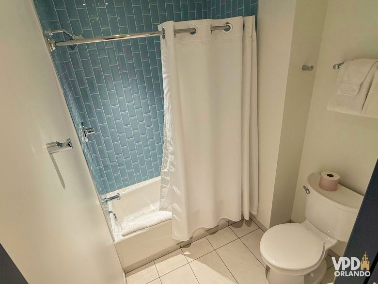 Visão do banheiro do Helios Grand Hotel