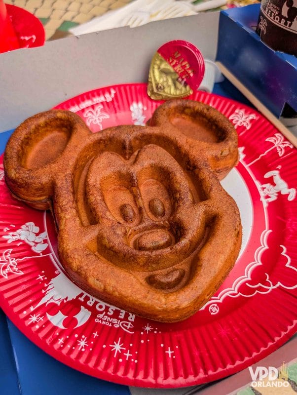Waffle do Mickey vendido no Great American Waffle no Tokyo Disneyland