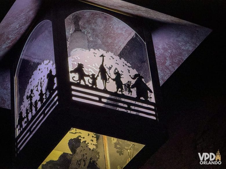 Luminária com personagens de Zootopia.