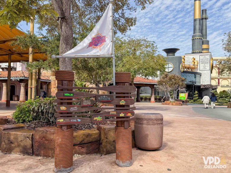 Placa com as direções das atrações no Islands of Adventure